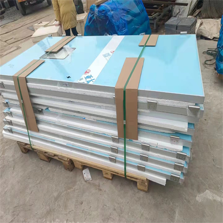 嘉峪关工业防护先锋：定制化铅门解决方案全解析