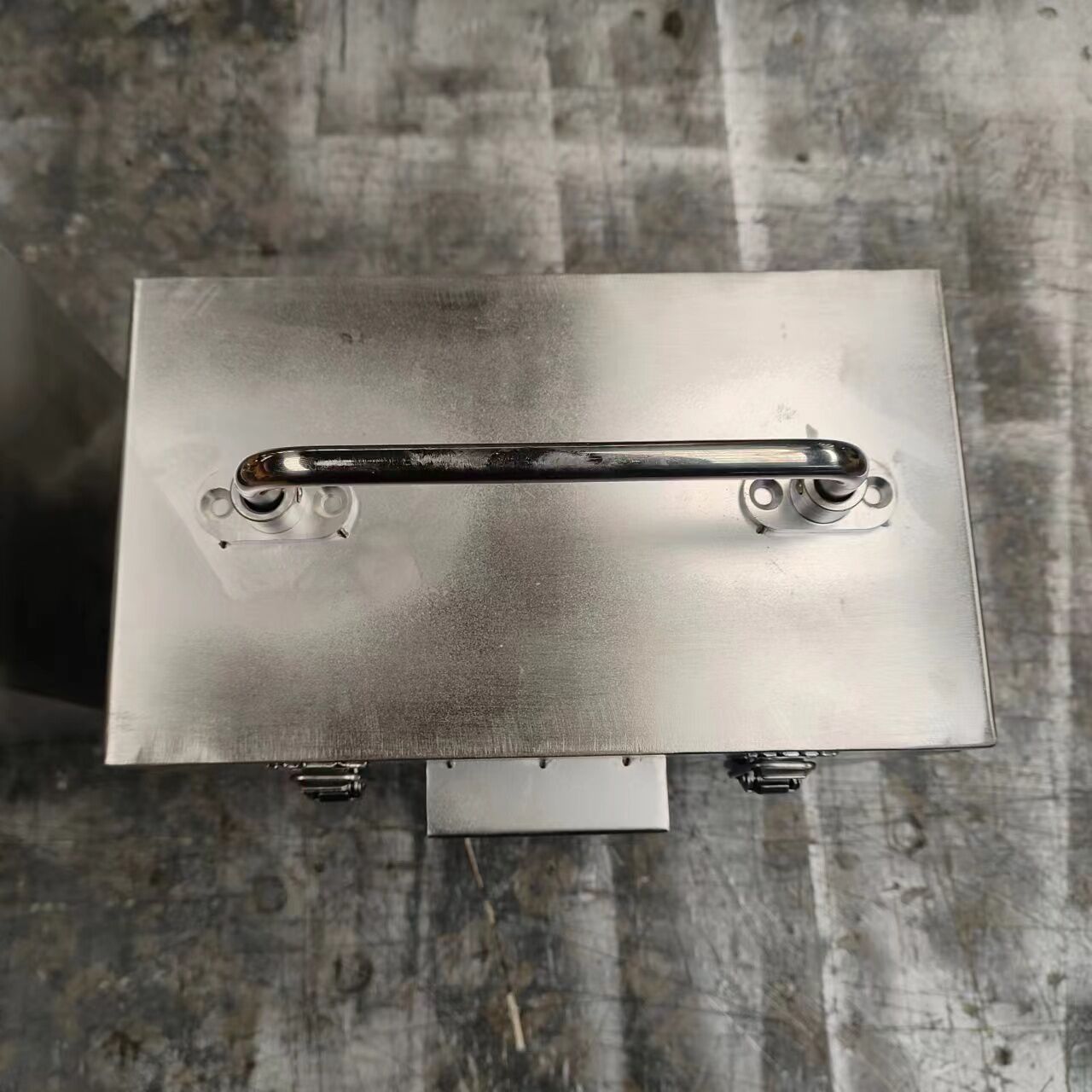 嘉峪关铅箱：辐射安全的坚固堡垒