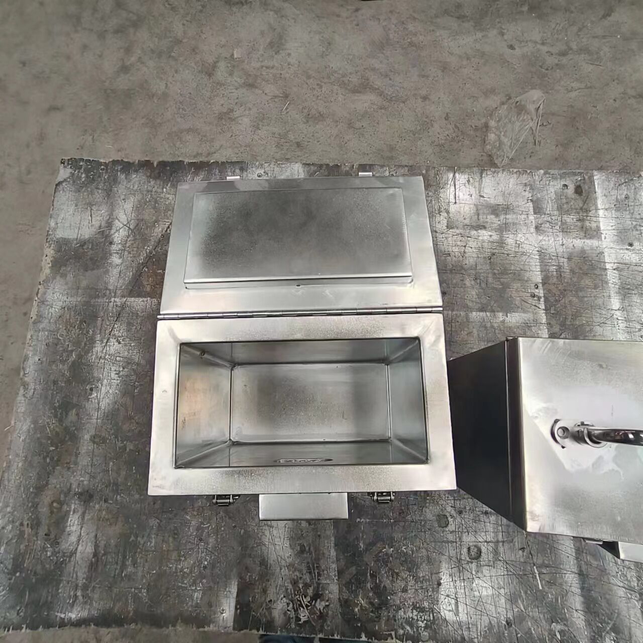 嘉峪关深入剖析铅箱：防护与存储的可靠伙伴